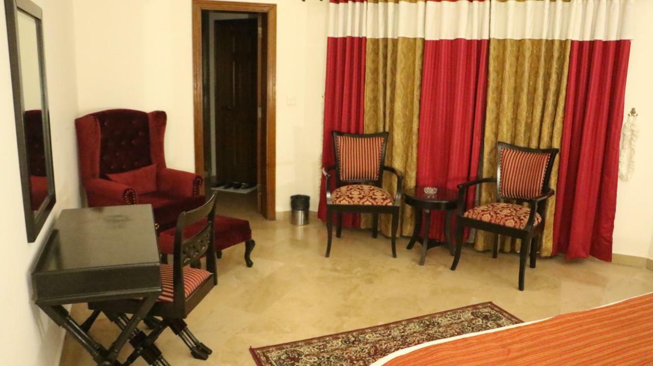 The Royal Manor Bed & Breakfast Islamabad Exterior photo